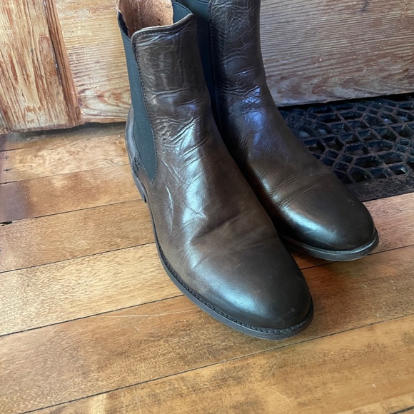 Frye Melissa Chelsea pull on ankle boots - Picture 5 of 10